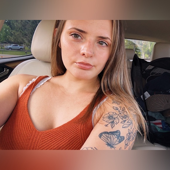 welcome to my closet 👡🌼 - Picture 2 of 5